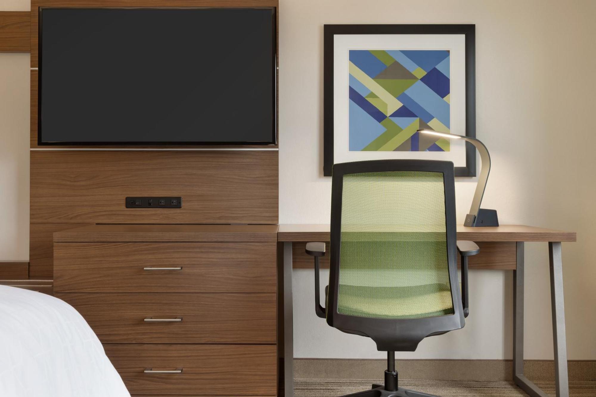 Hotel Express & Auburn By Ihg