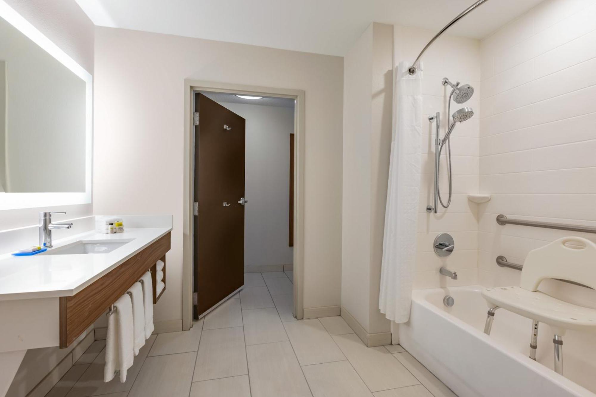Express & Auburn By Ihg 2* Opelika