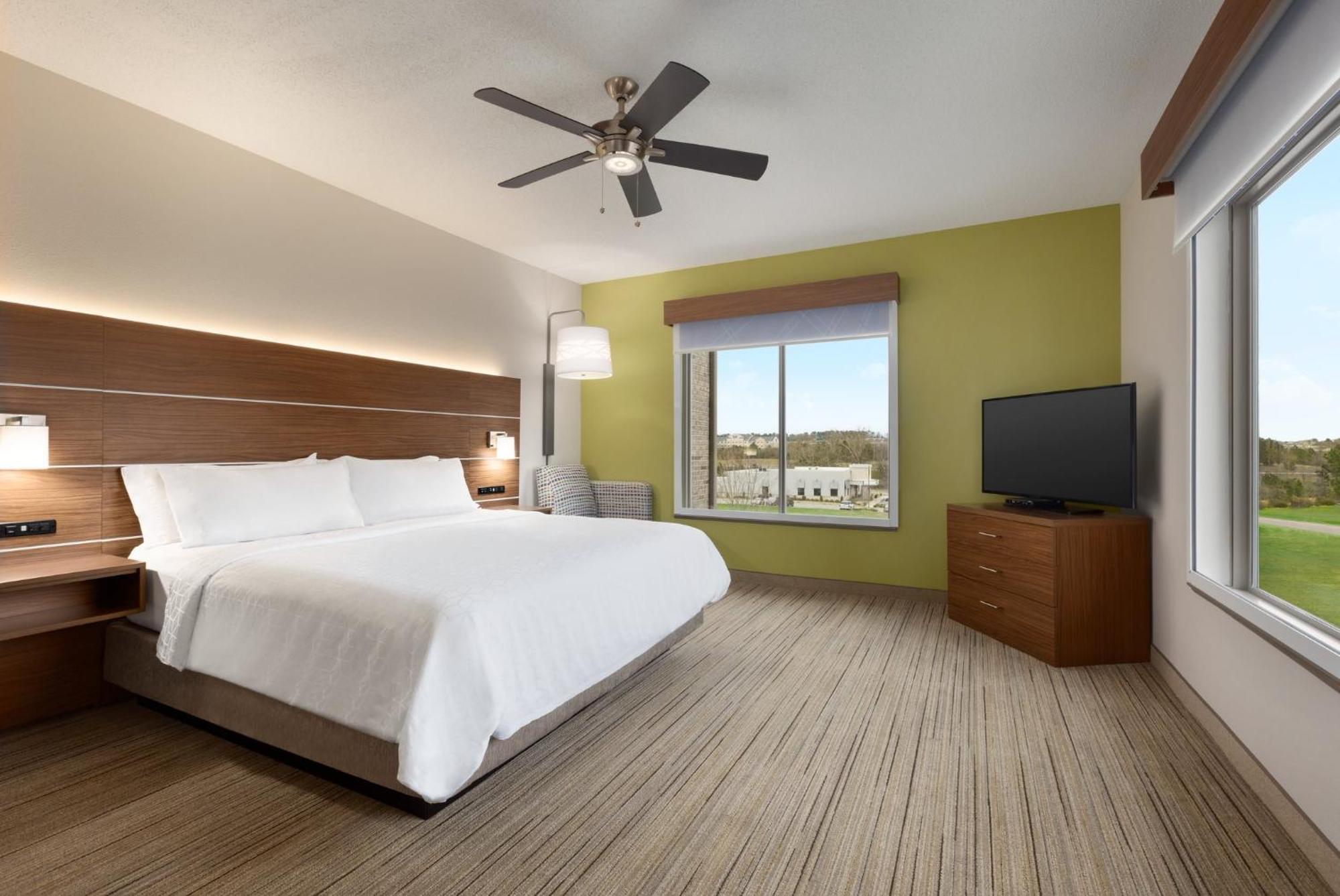 Express & Auburn By Ihg 2*