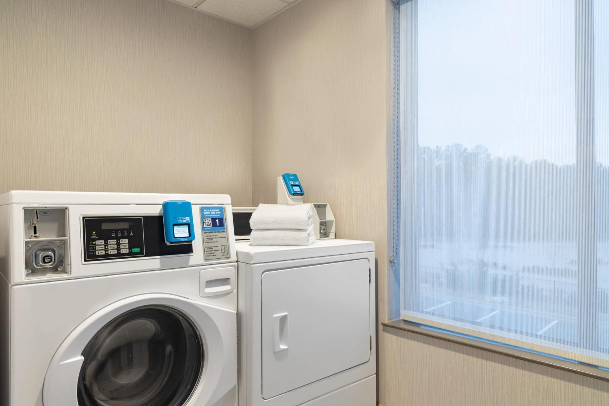 Express & Auburn By Ihg Hotel 2*