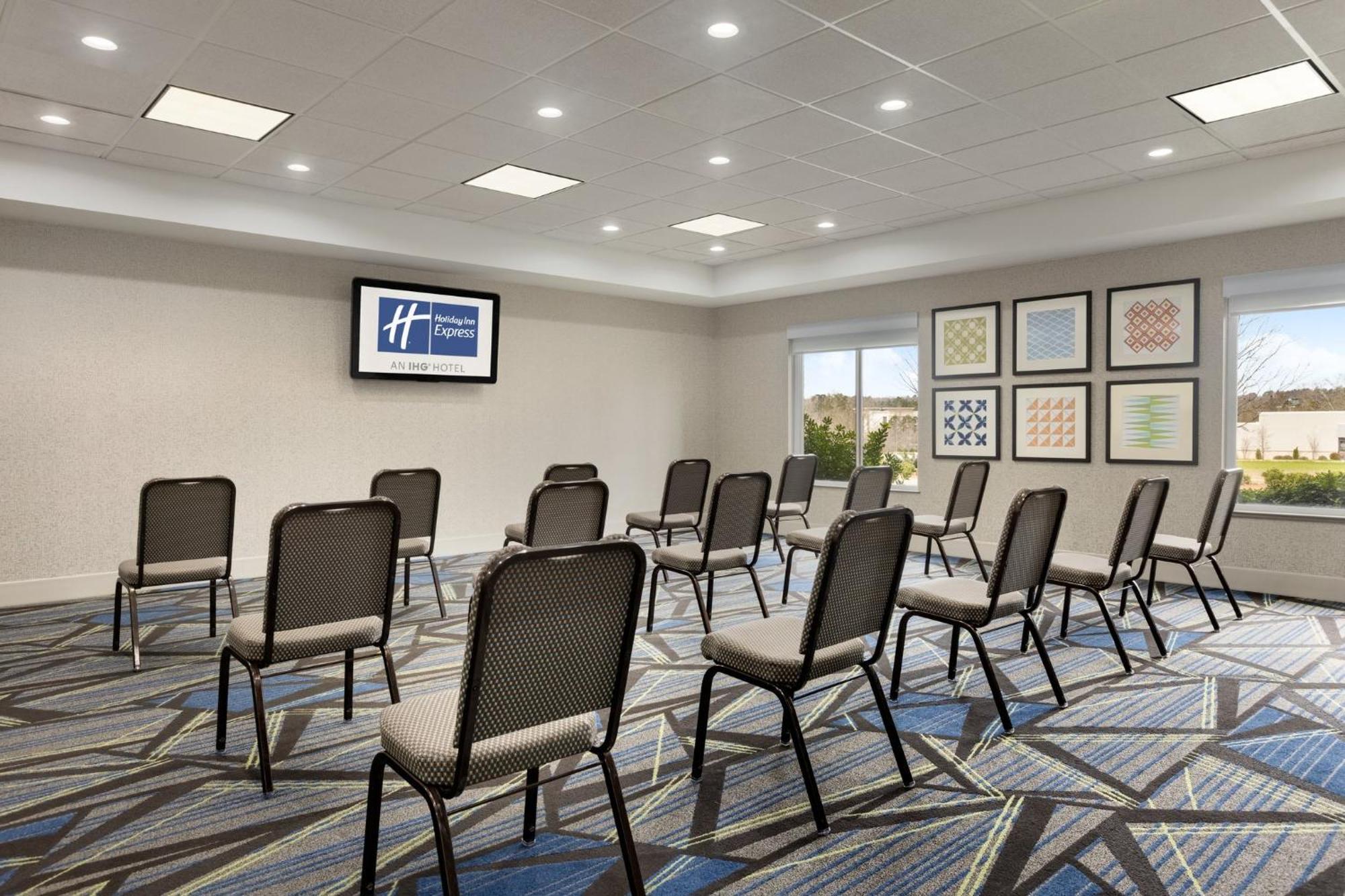 Hotel Express & Auburn By Ihg