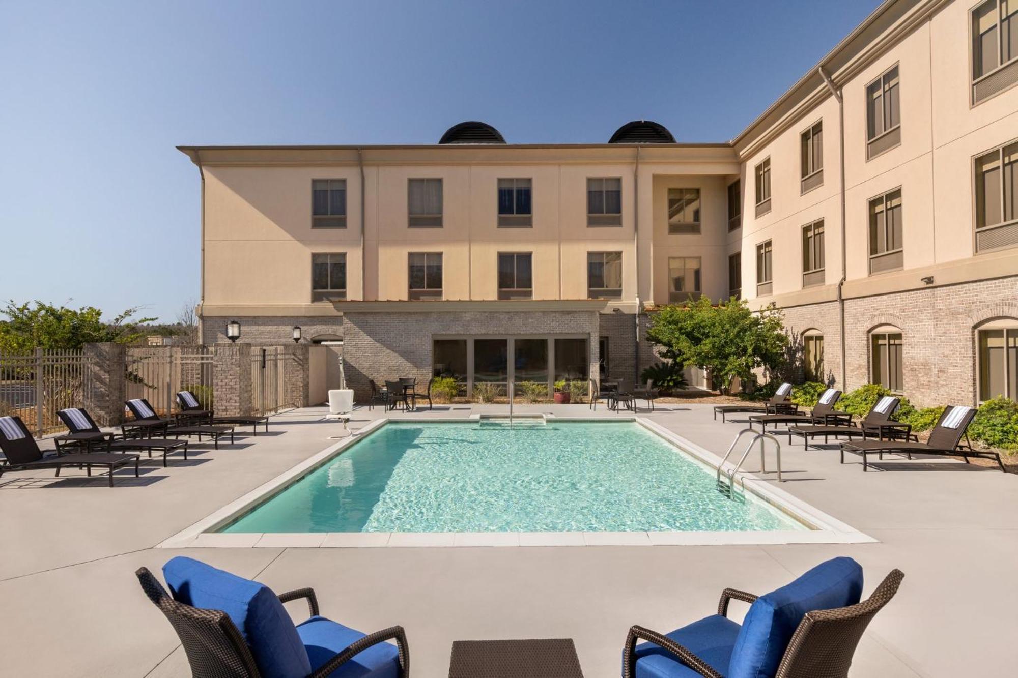 Hotel Express & Auburn By Ihg 2*