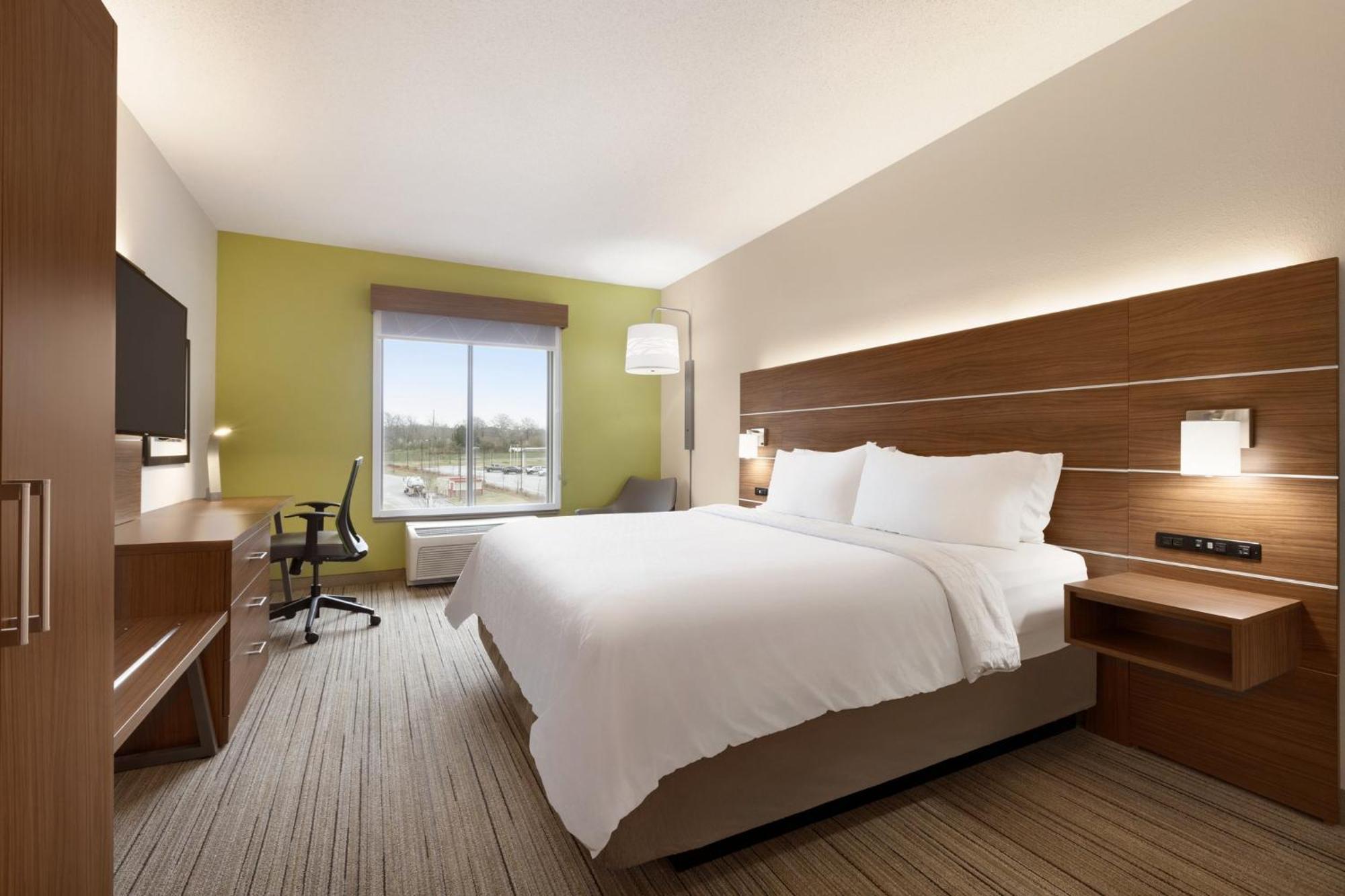 Hotel Express & Auburn By Ihg