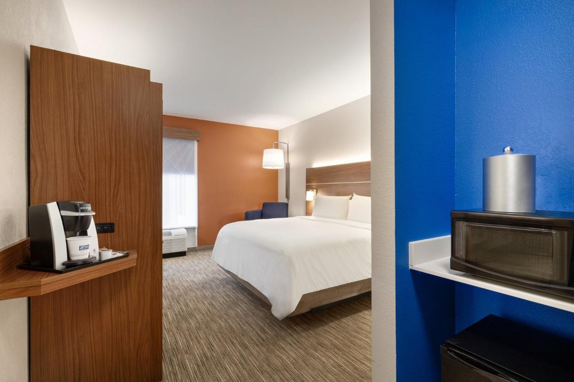 Express & Auburn By Ihg Hotel 2*