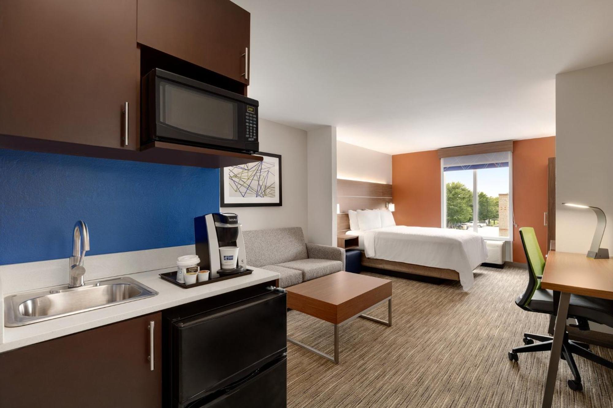 Express & Auburn By Ihg Hotel 2*